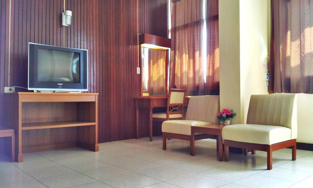 Tapee Hotel Сураттхани Экстерьер фото