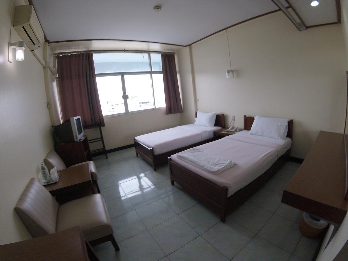 Tapee Hotel Сураттхани Экстерьер фото