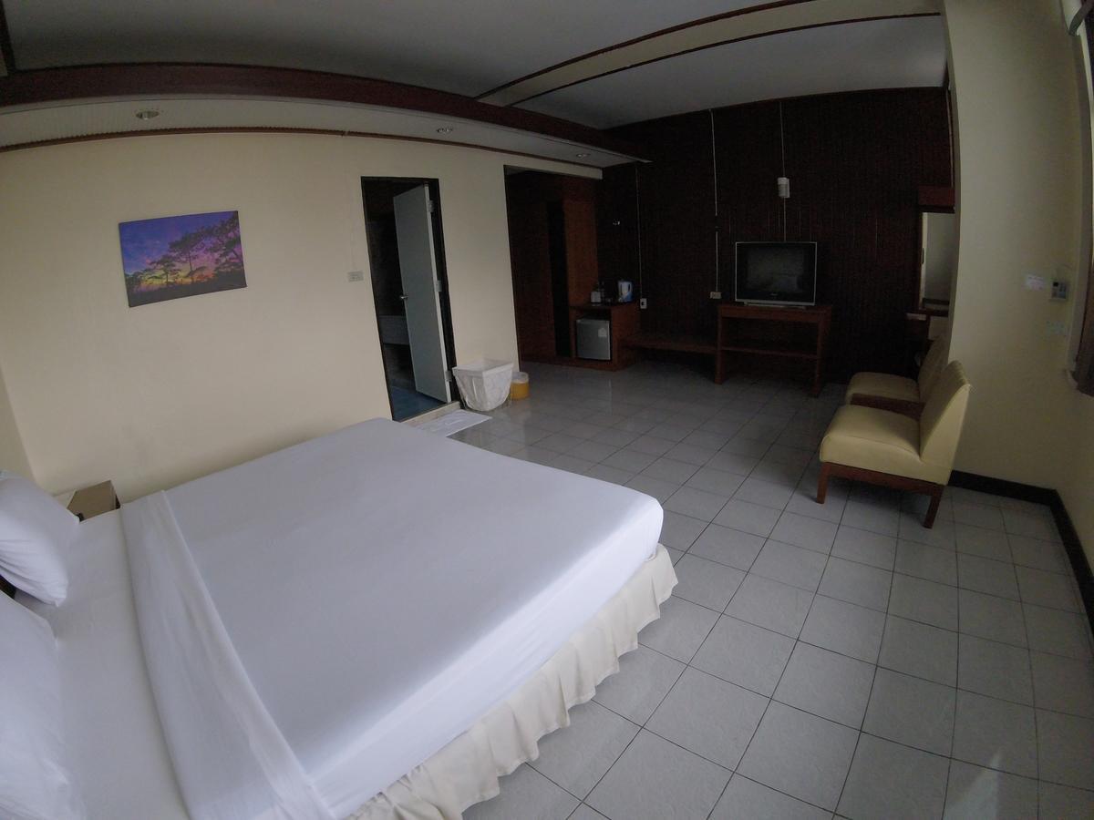 Tapee Hotel Сураттхани Экстерьер фото