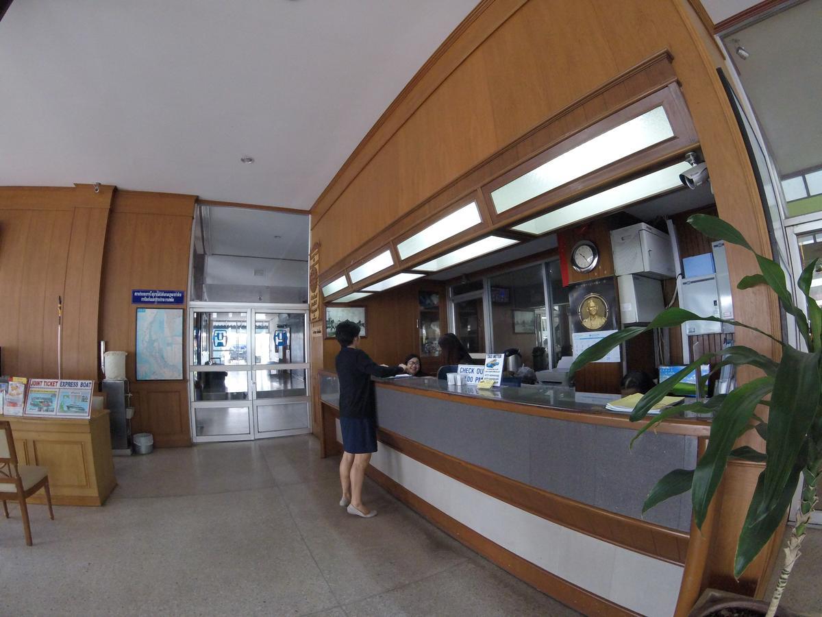 Tapee Hotel Сураттхани Экстерьер фото