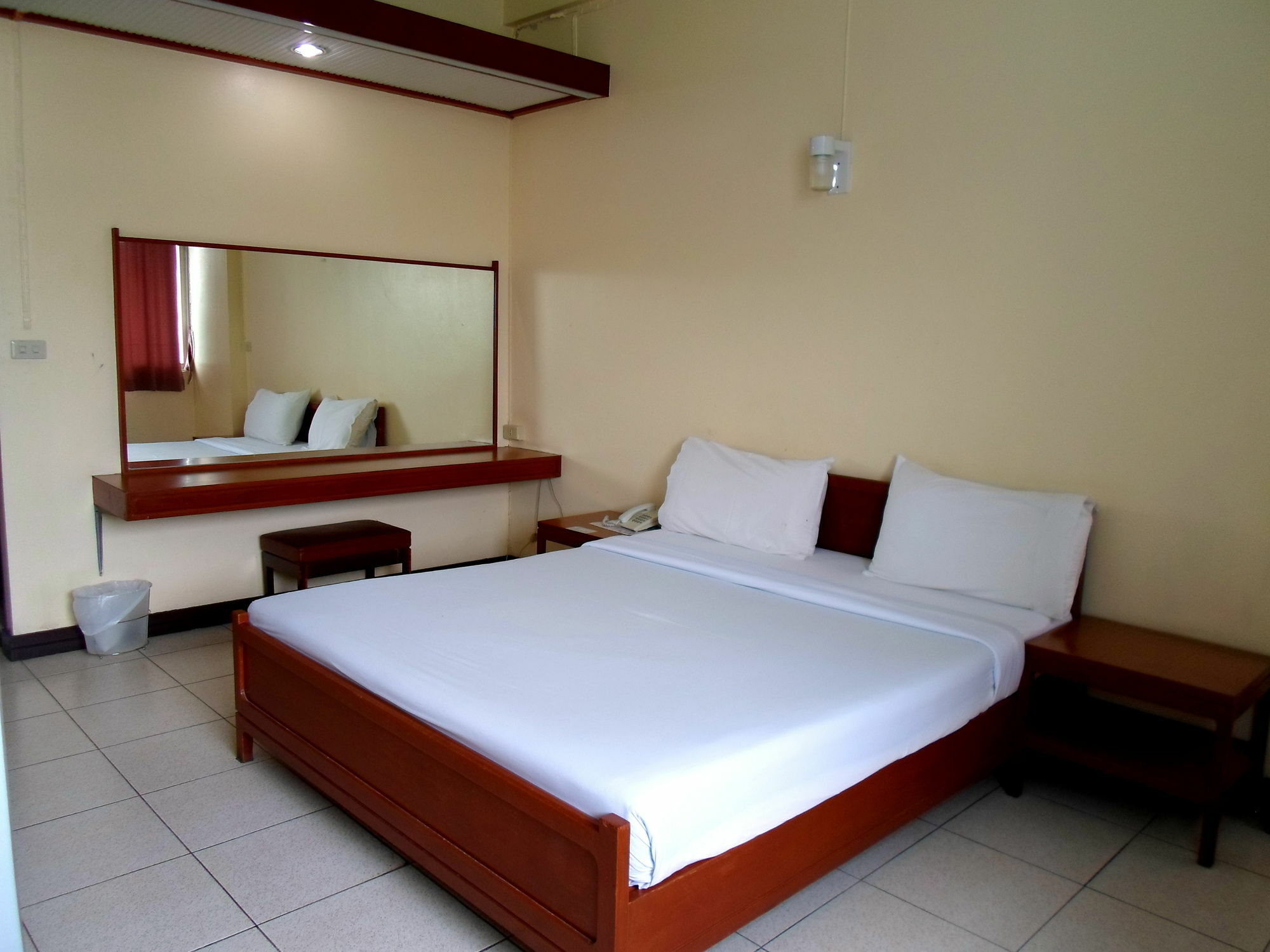 Tapee Hotel Сураттхани Экстерьер фото