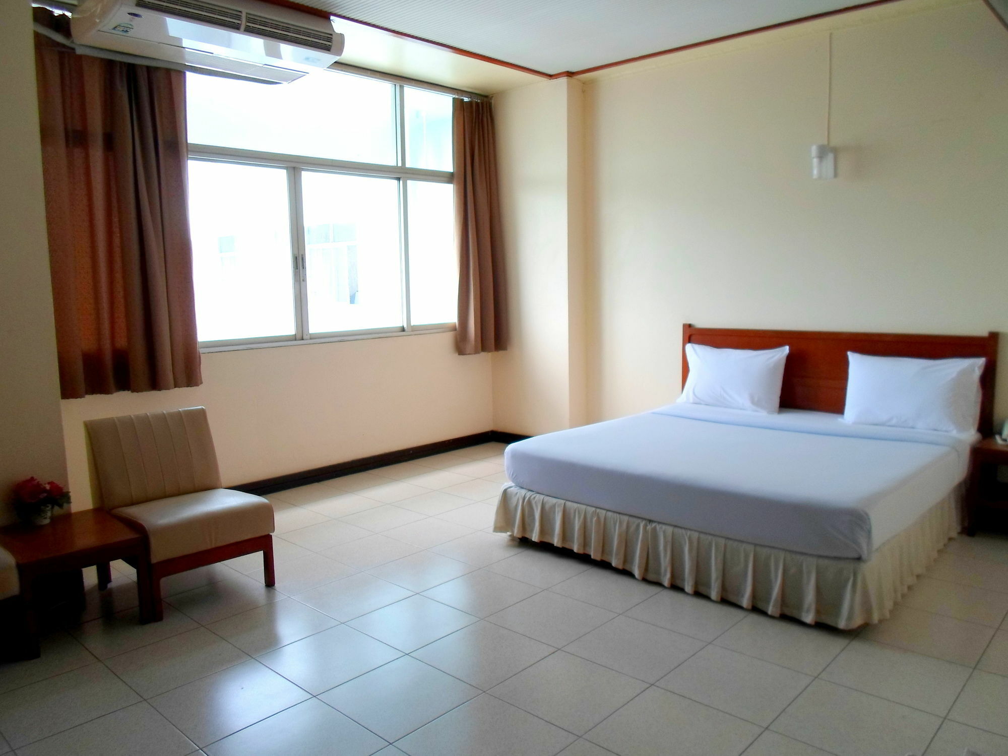 Tapee Hotel Сураттхани Экстерьер фото